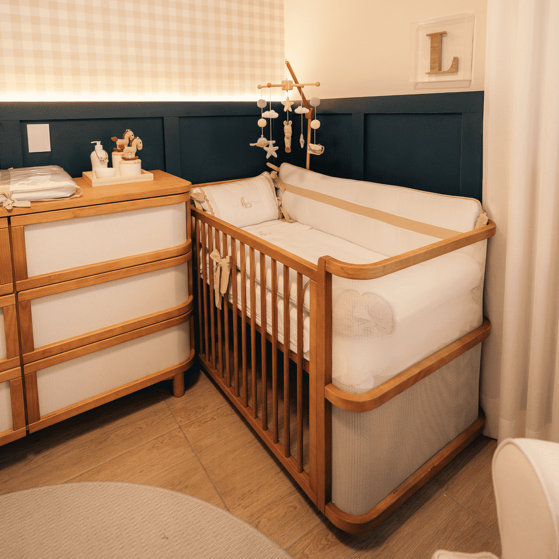 Berço Cama Evolutivo Maria Madeira Maciça Reflorestada com Tela Avelã Berço Cama Evolutivo Maria Madeira Maciça Reflorestada com Tela Avelã
