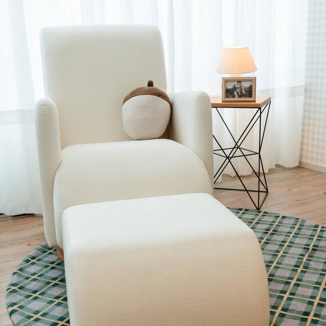 Poltrona de Amamentação Luísa com Balanço e Giro - Off White Poltrona de Amamentação Luísa com Balanço e Giro - Off White