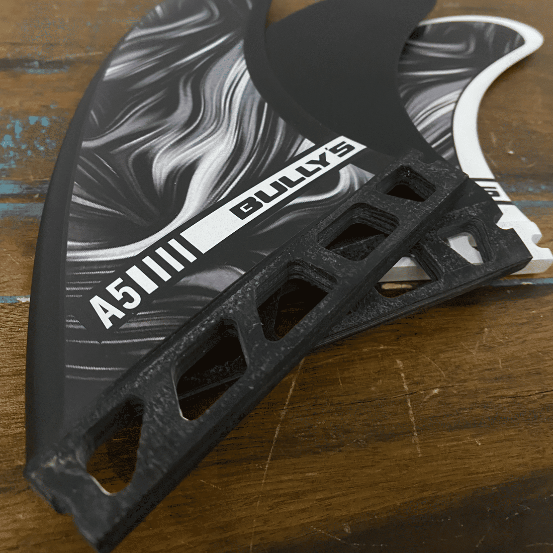 Quilhas Bullys A5 Medium Fibra - Encaixe Futures Quilhas Bullys A5 Medium Fibra - Encaixe Futures