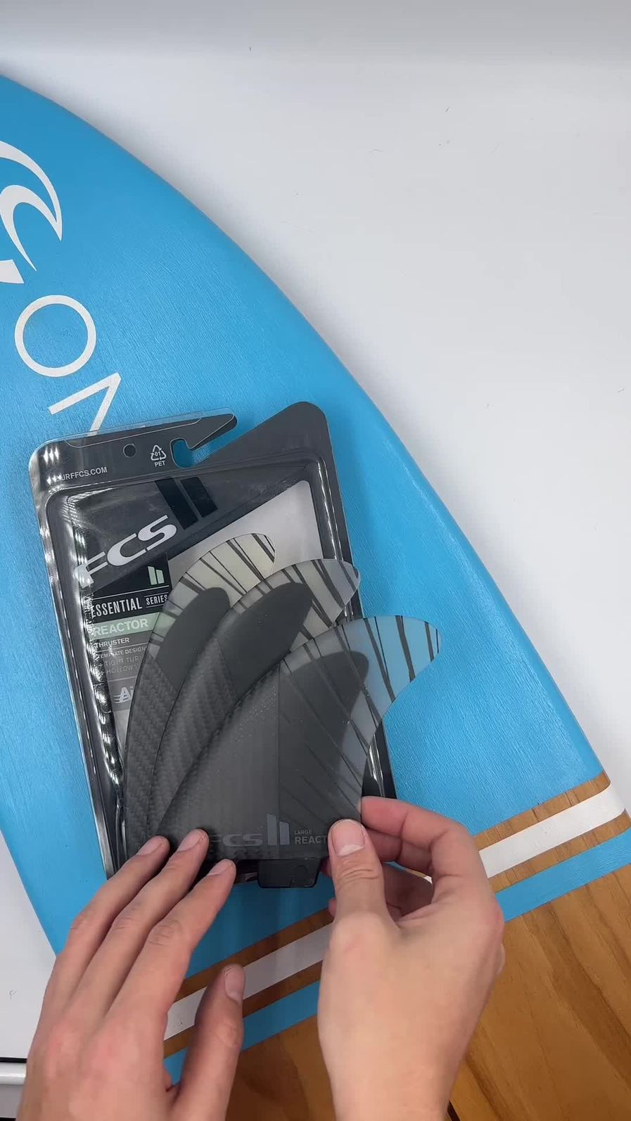 FCS II REACTOR フィン 3枚セット　Ｍ　PC Carbon Tri FCS II REACTOR TRI FIN SET - FCS JAPAN