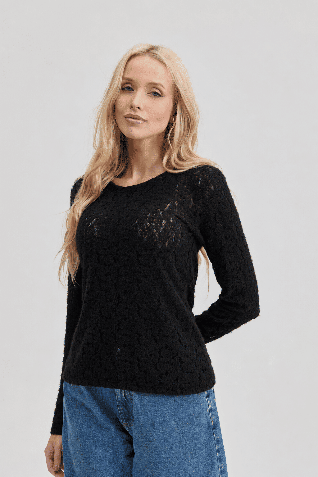 PRÉ-VENDA BLUSA MANGA LONGA DE RENDA LOREN PRETA PRÉ-VENDA BLUSA MANGA LONGA DE RENDA LOREN PRETA