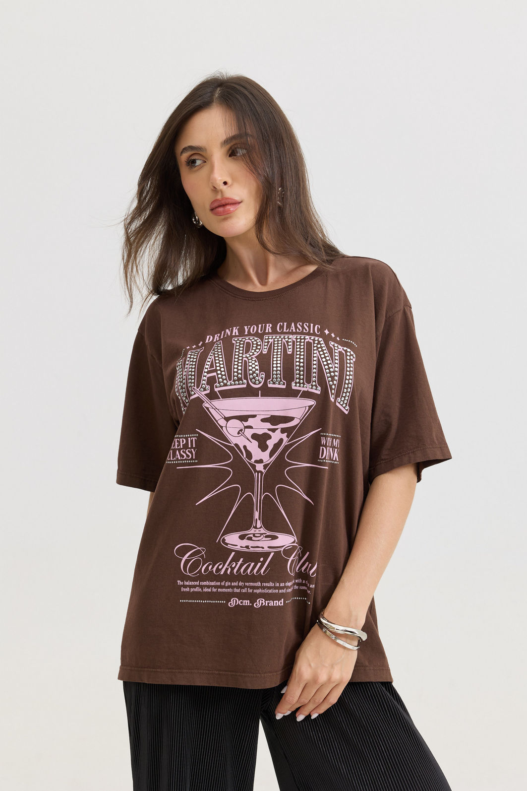 T-SHIRT ESTONADA CLASSIC MARTINI (COM APLICAÇÃO) MARROM CHOCOLATE T-SHIRT ESTONADA CLASSIC MARTINI (COM APLICAÇÃO) MARROM CHOCOLATE