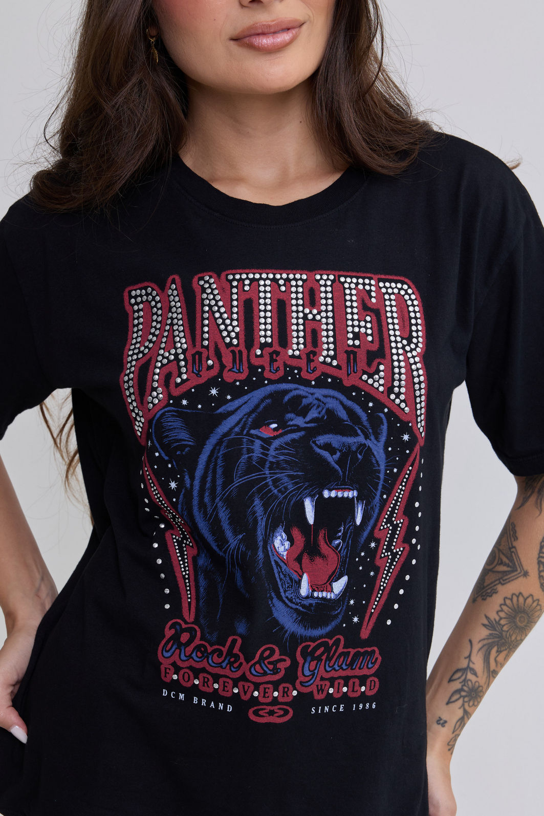 T-SHIRT ESTONADA PANTERA QUEEN (COM METAIS) PRETA T-SHIRT ESTONADA PANTERA QUEEN (COM METAIS) PRETA