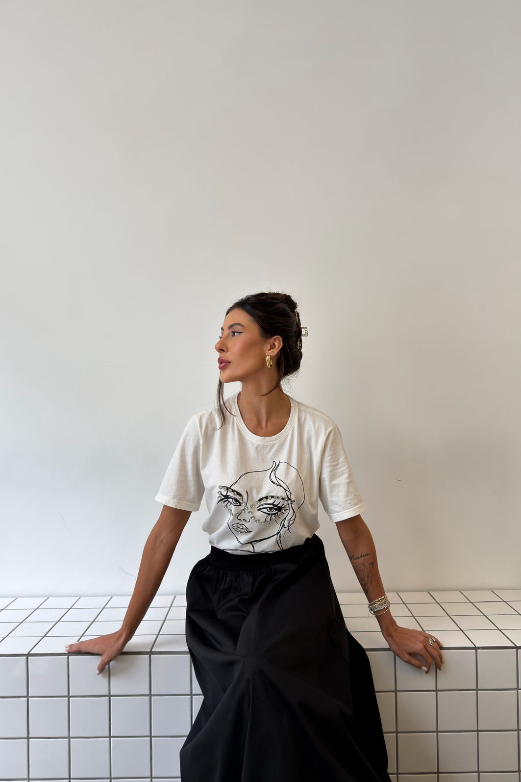 T-SHIRT ESTONADA WOMAN (COM APLIQUE) OFF WHITE T-SHIRT ESTONADA WOMAN (COM APLIQUE) OFF WHITE