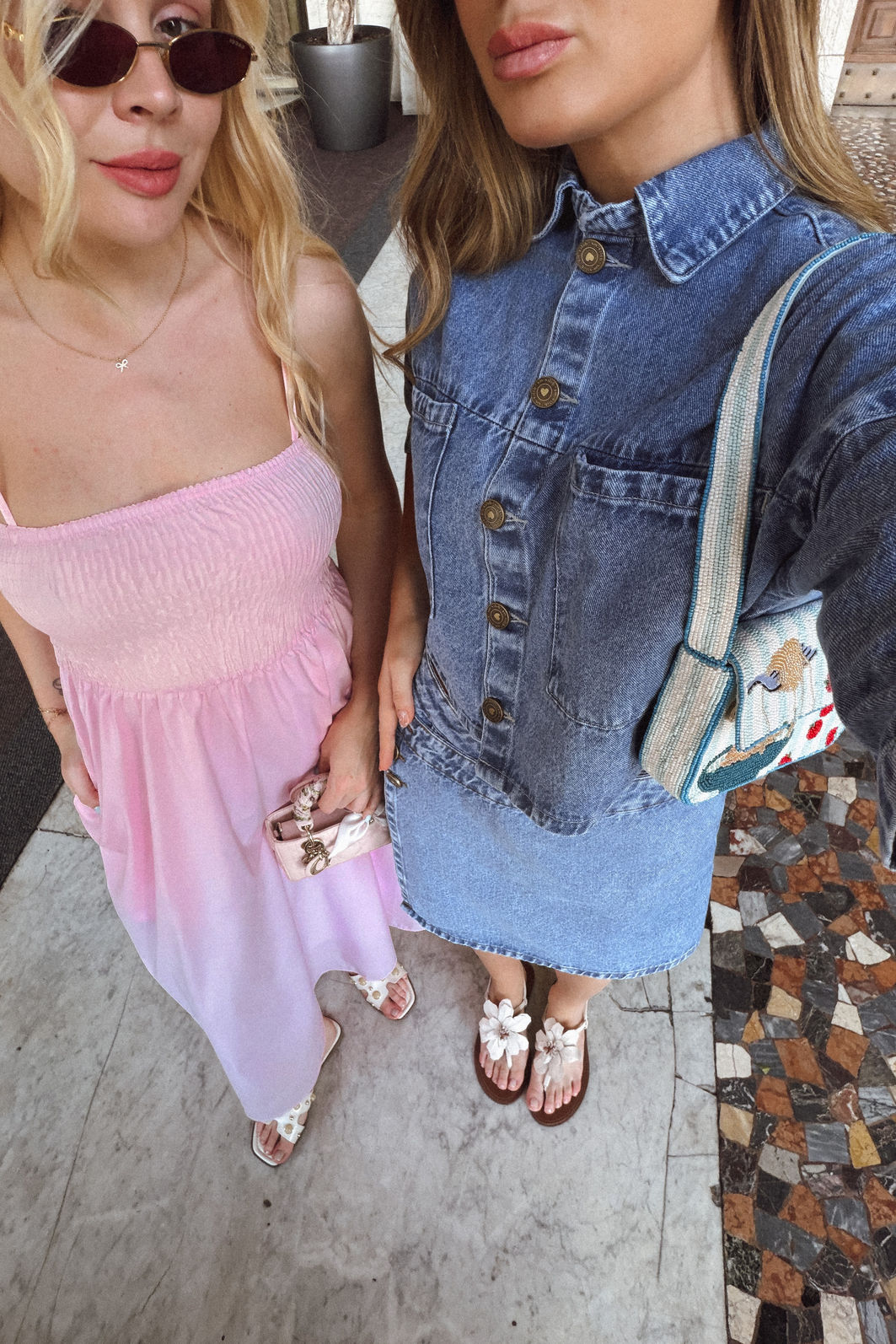 CAMISA JEANS CROPPED MANGA CURTA COM BOLSOS NINA AZUL ESCURO CAMISA JEANS CROPPED MANGA CURTA COM BOLSOS NINA AZUL ESCURO