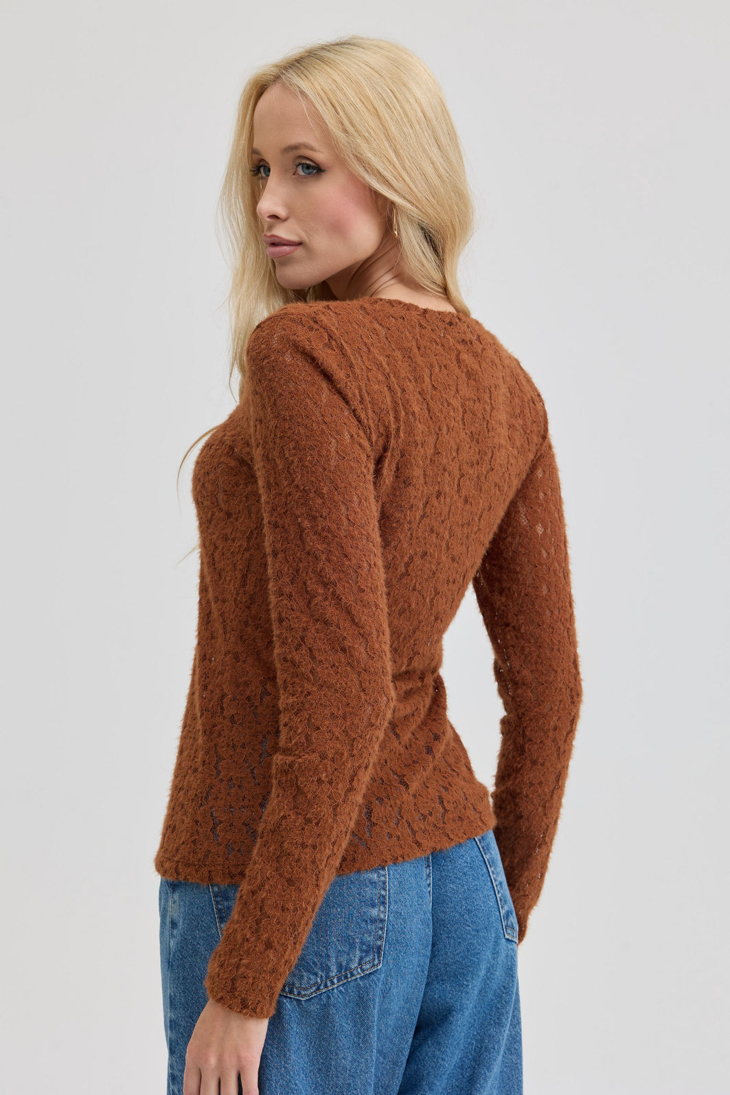 BLUSA MANGA LONGA DE RENDA LOREN MARROM