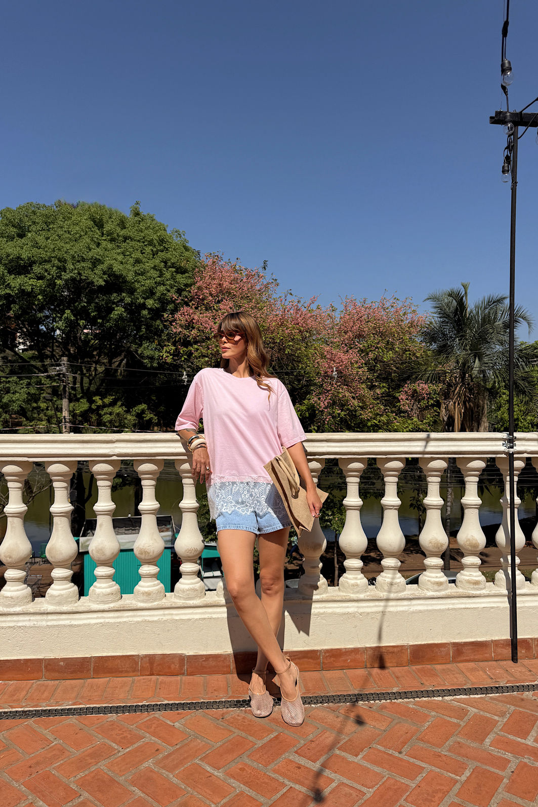 T-SHIRT OVERSIZED COM BARRA DE RENDA ROSA CANDY T-SHIRT OVERSIZED COM BARRA DE RENDA ROSA CANDY