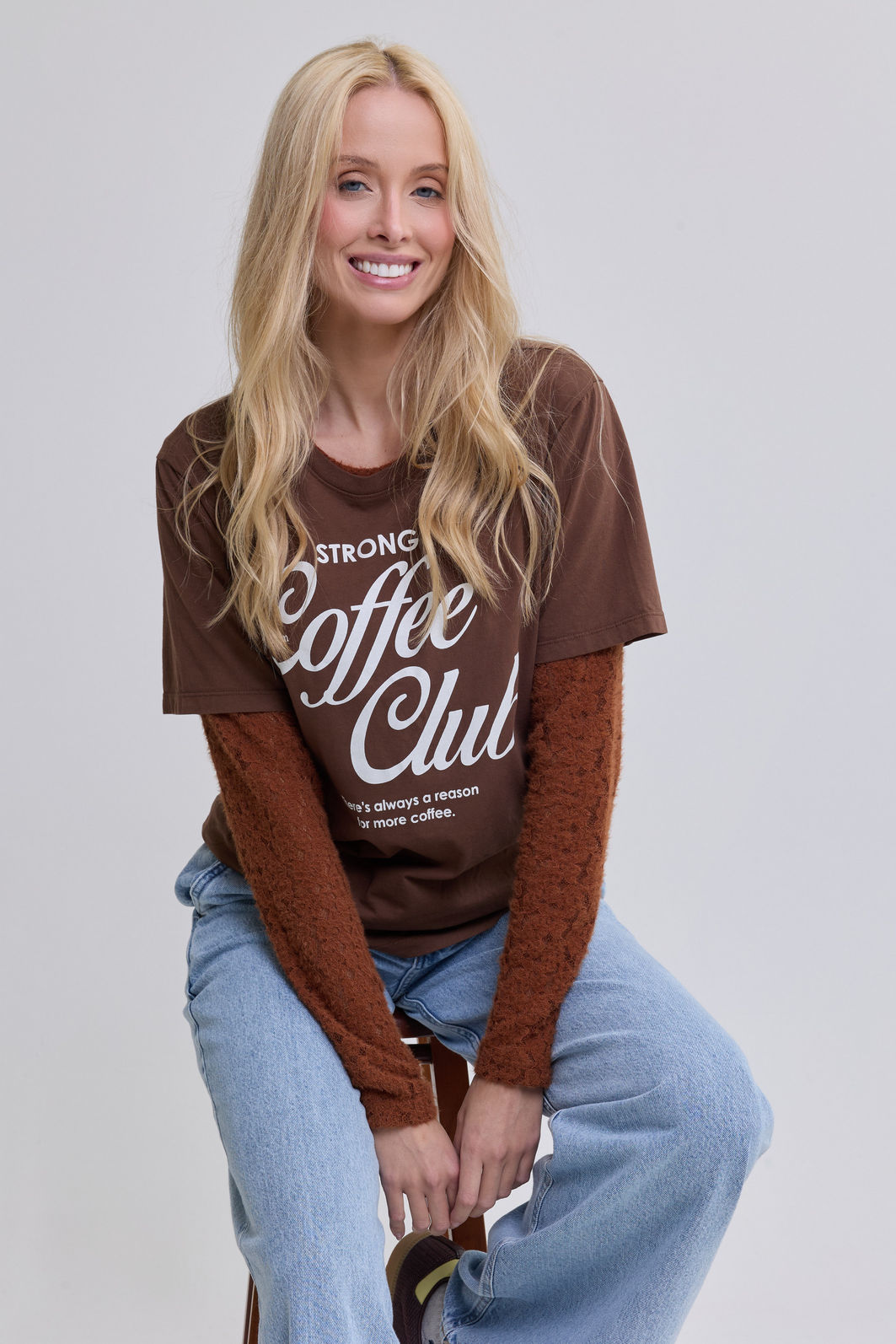 T-SHIRT ESTONADA COFFEE CLUB MARROM CAFÉ T-SHIRT ESTONADA COFFEE CLUB MARROM CAFÉ