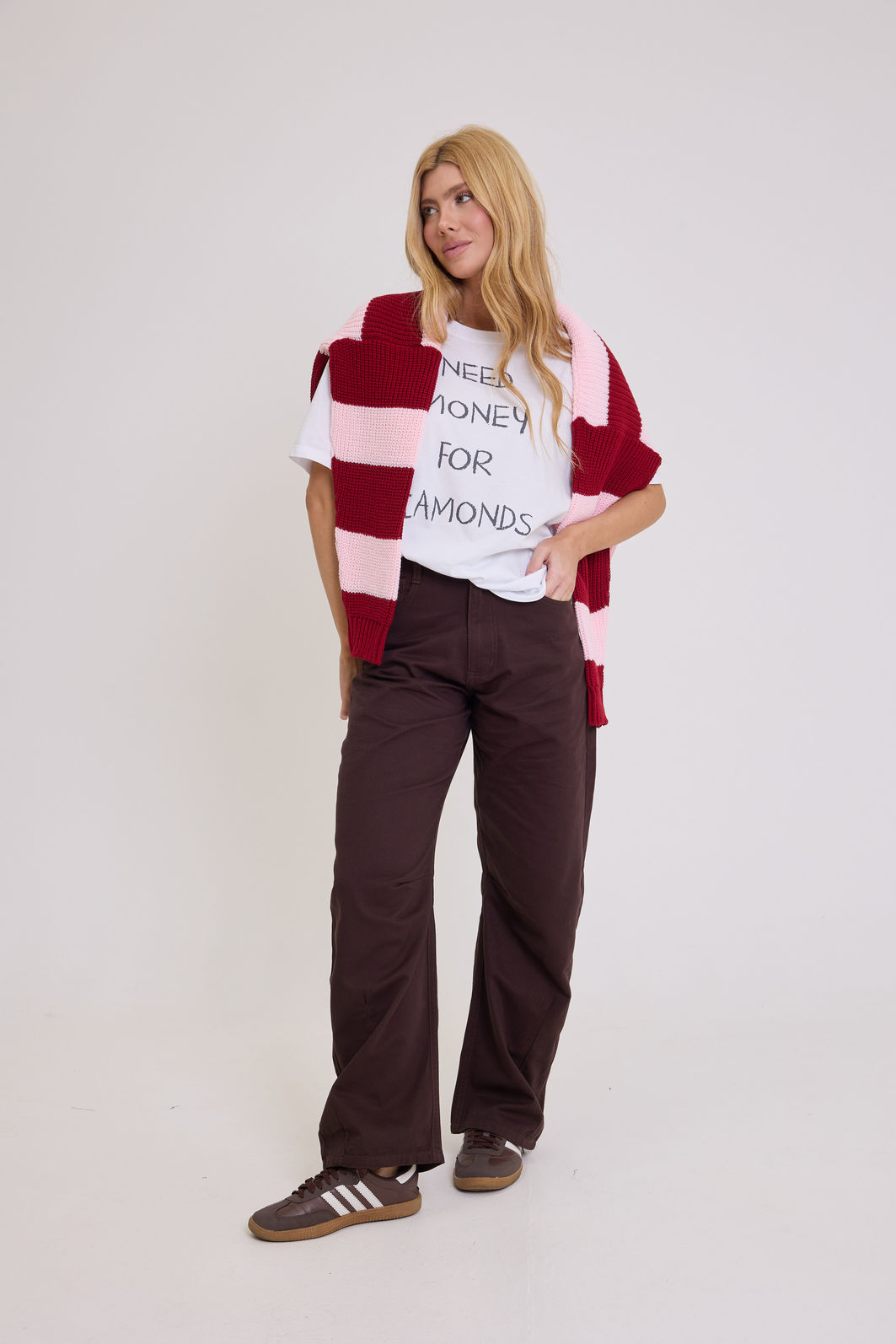 CALÇA SARJA BARREL LOLA MARROM CALÇA SARJA BARREL LOLA MARROM