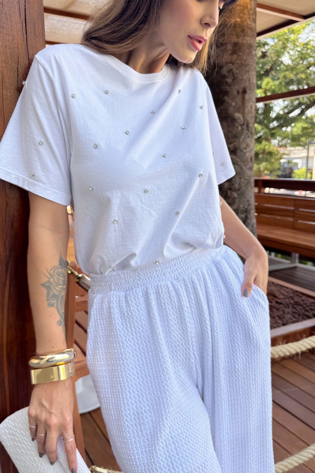 T-SHIRT ESTONADA PONTOS DE LUZ BRANCA T-SHIRT ESTONADA PONTOS DE LUZ BRANCA