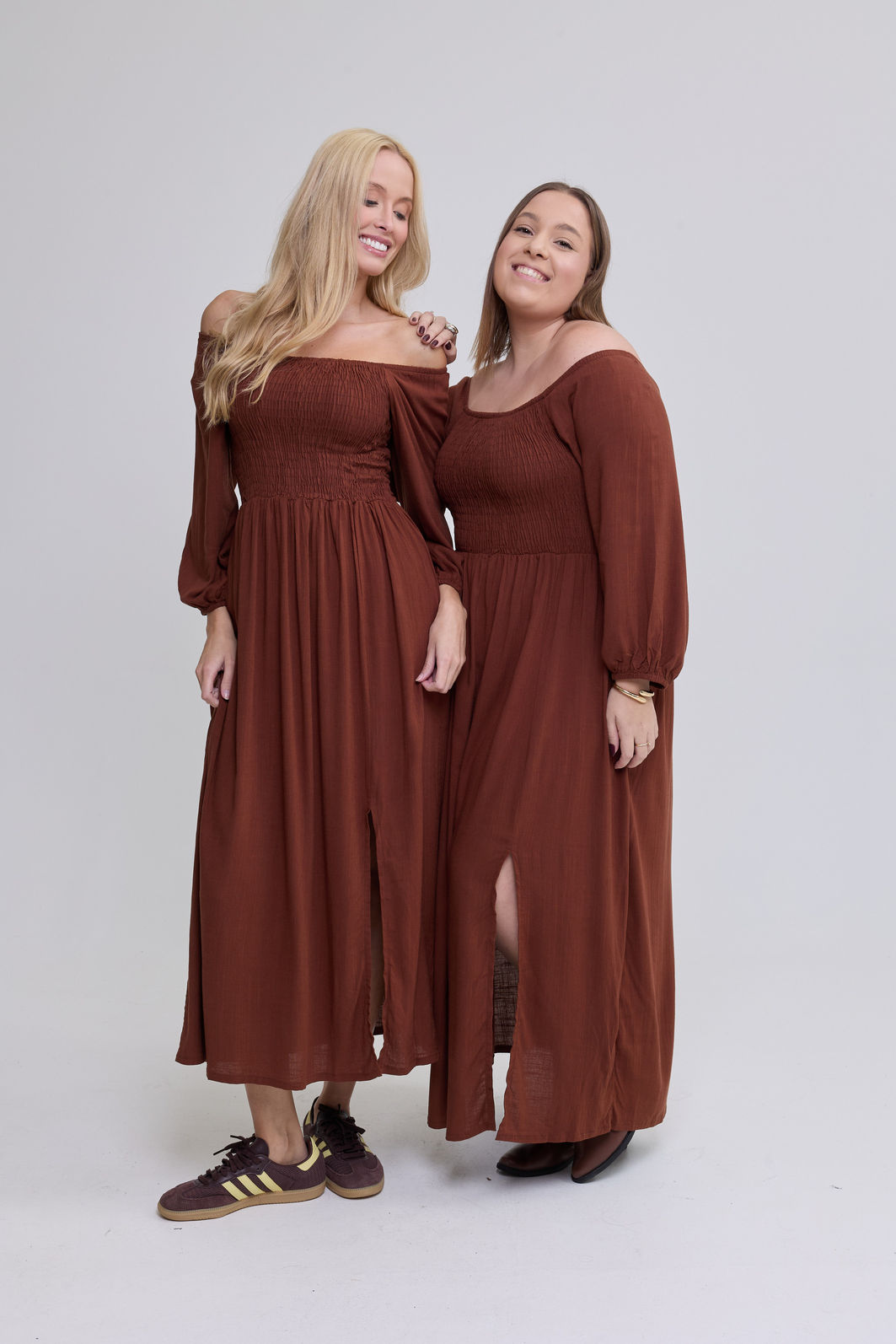 VESTIDO MIDI BARBARA LISO MARROM TRUFADO VESTIDO MIDI BARBARA LISO MARROM TRUFADO