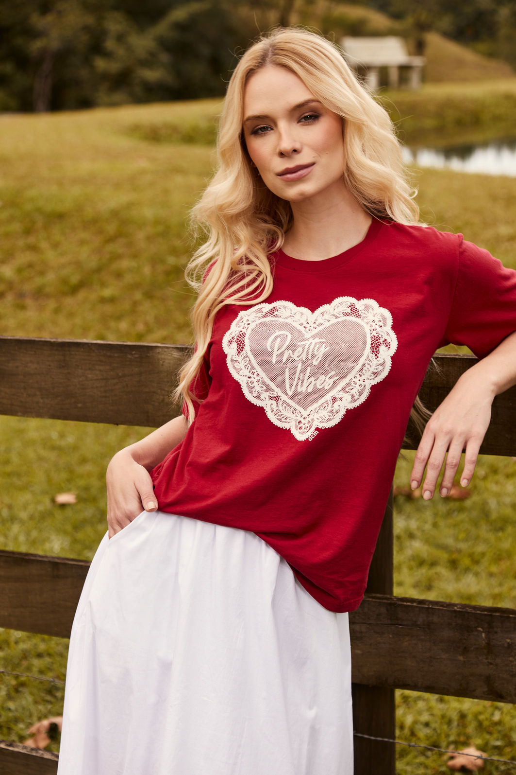 T-SHIRT ESTONADA PRETTY VIBES VERMELHO CEREJA T-SHIRT ESTONADA PRETTY VIBES VERMELHO CEREJA