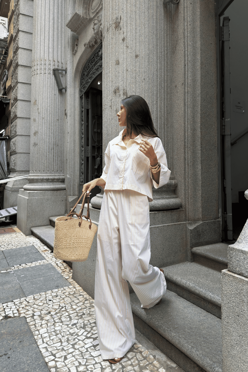 CAMISA OVER CROPPED LISTRADA POSITANO AMARELO MANTEIGA