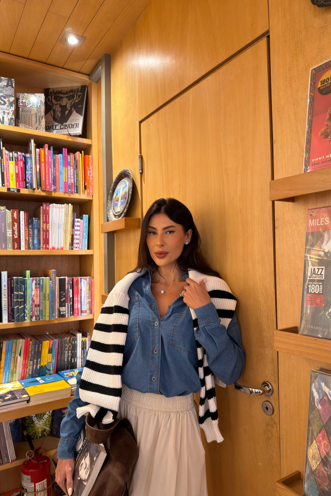 SAIA MIDI COM BOLSOS LIVIA AREIA SAIA MIDI COM BOLSOS LIVIA AREIA