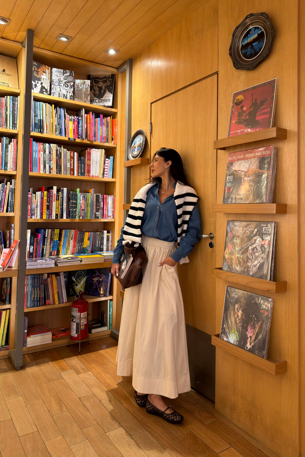 SAIA MIDI COM BOLSOS LIVIA AREIA SAIA MIDI COM BOLSOS LIVIA AREIA