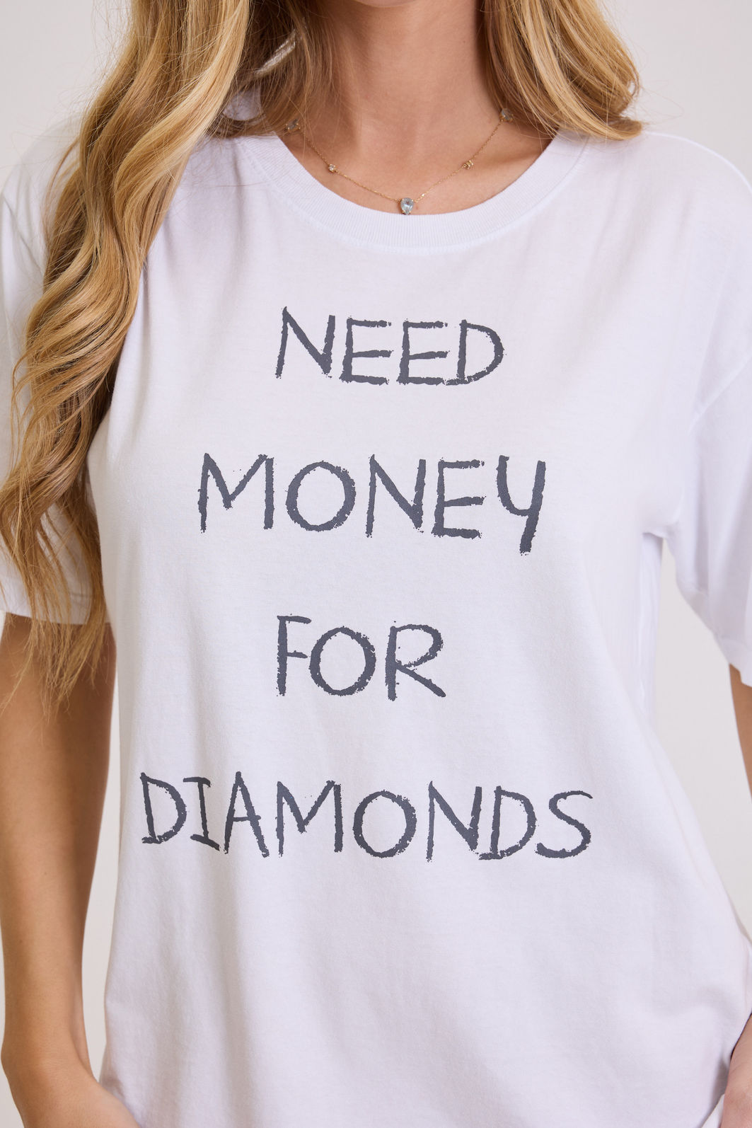 T-SHIRT ESTONADA NEED MONEY BRANCA T-SHIRT ESTONADA NEED MONEY BRANCA
