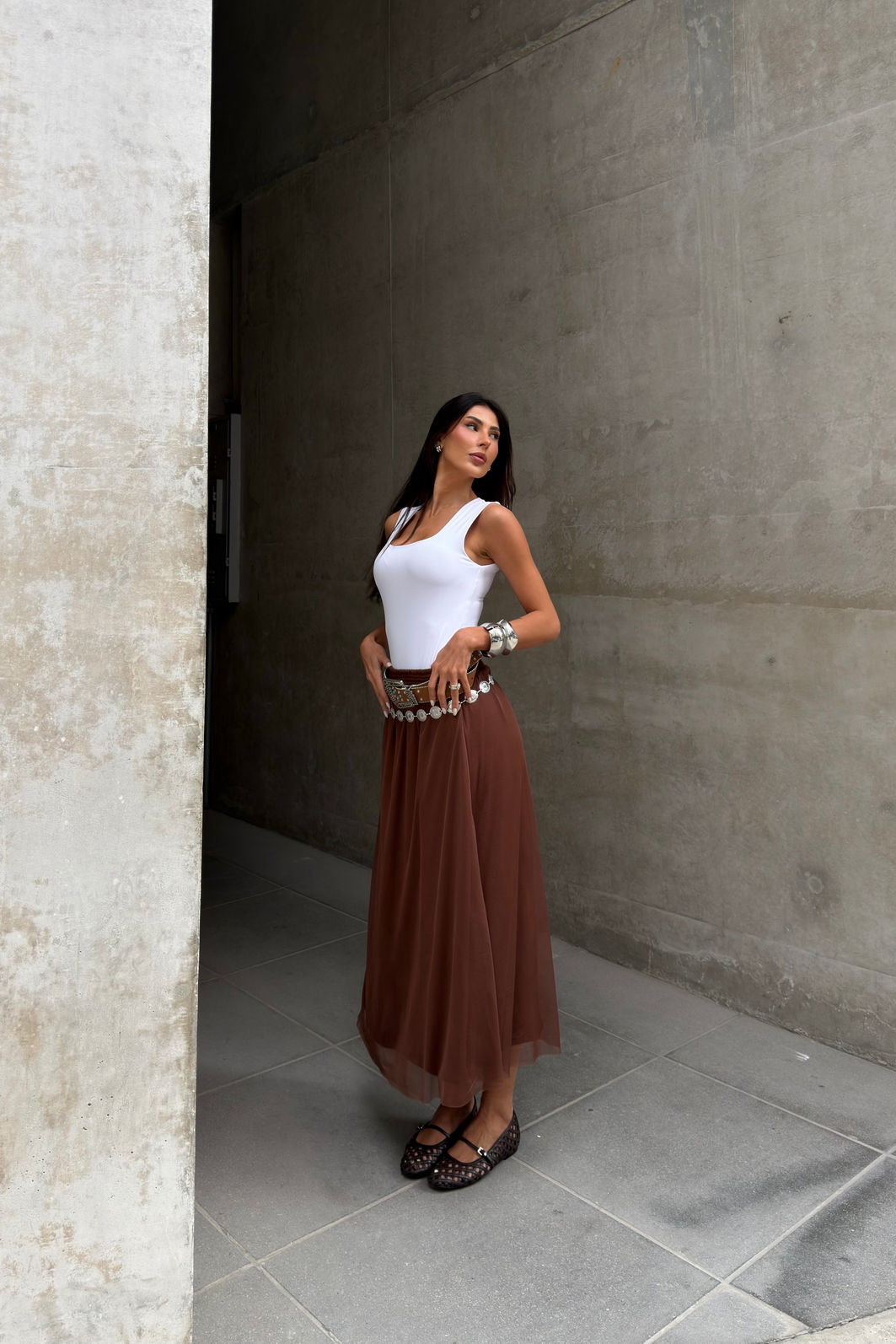 SAIA MIDI TULE COM FORRO LISA CHLOE MARROM SAIA MIDI TULE COM FORRO LISA CHLOE MARROM