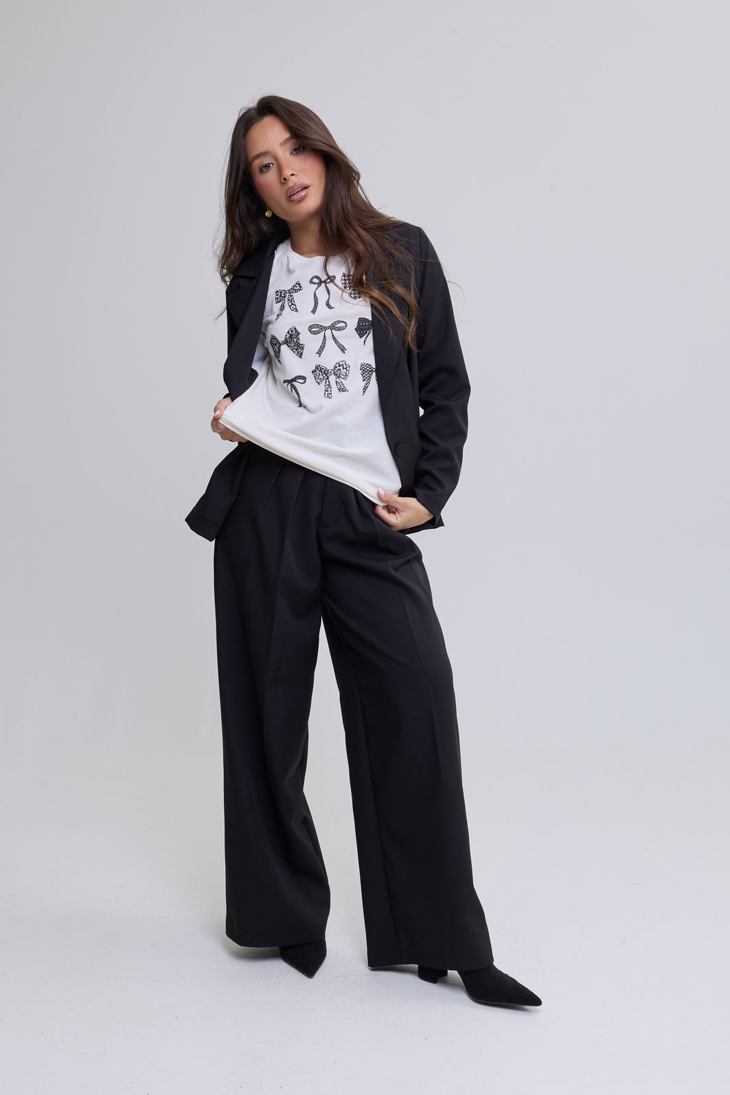 CALÇA ALFAIATARIA PANTALONA COM PREGAS E BOLSOS SILVIA PRETA CALÇA ALFAIATARIA PANTALONA COM PREGAS E BOLSOS SILVIA PRETA