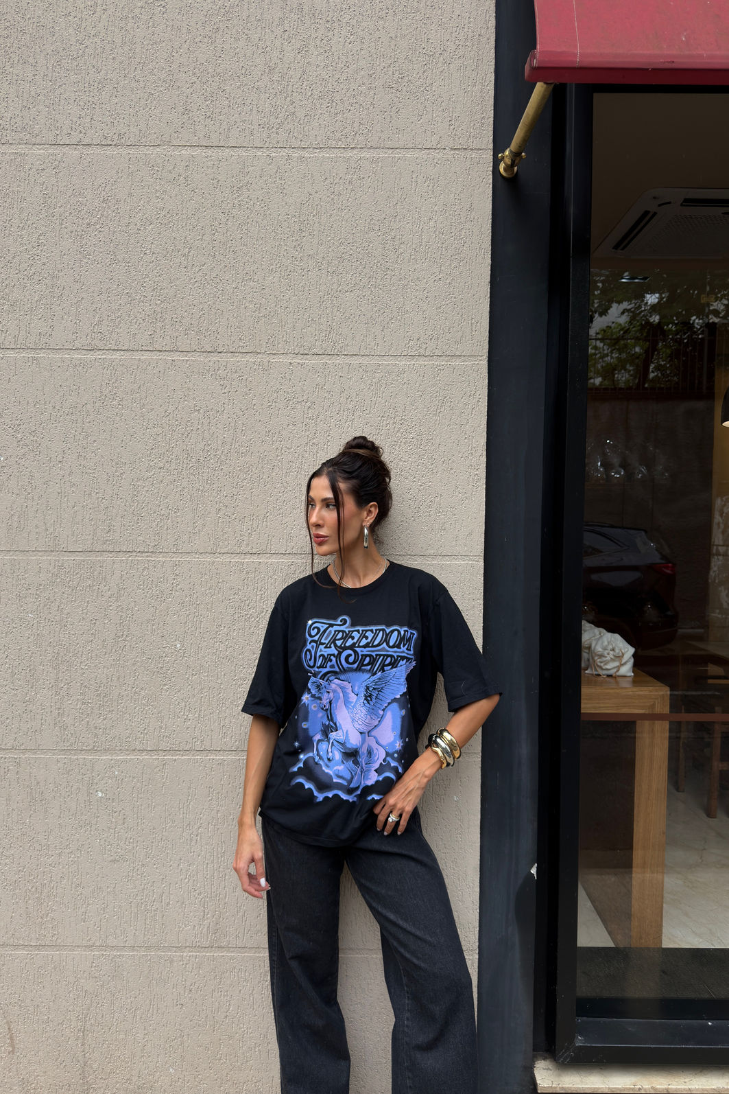 T-SHIRT OVERSIZED FREEDOM OF SPIRIT (COM METAIS) PRETA