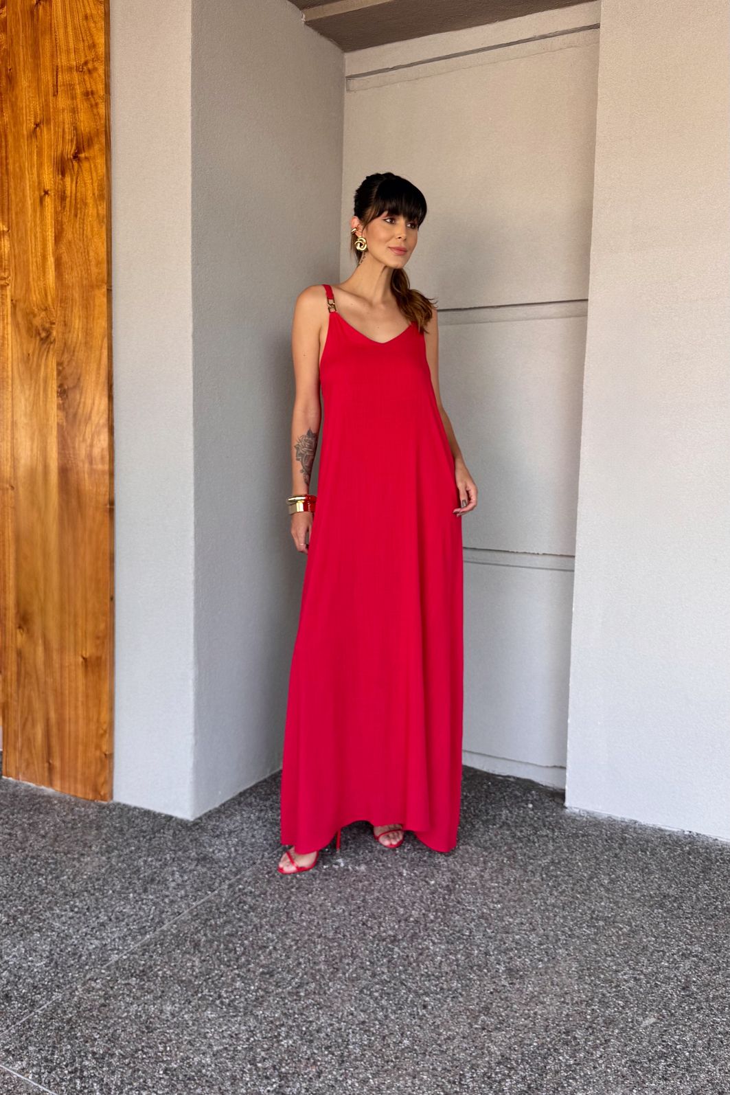 VESTIDO LONGO GLOWING COM ALÇA DE METAL VERMELHO VESTIDO LONGO GLOWING COM ALÇA DE METAL VERMELHO