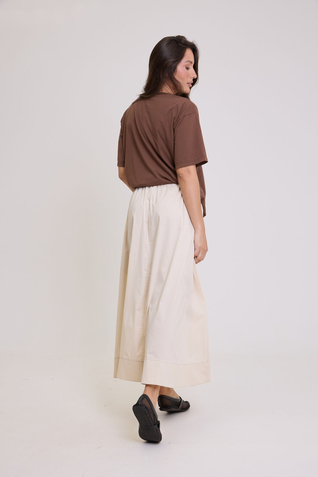 SAIA MIDI COM BOLSOS LIVIA AREIA SAIA MIDI COM BOLSOS LIVIA AREIA
