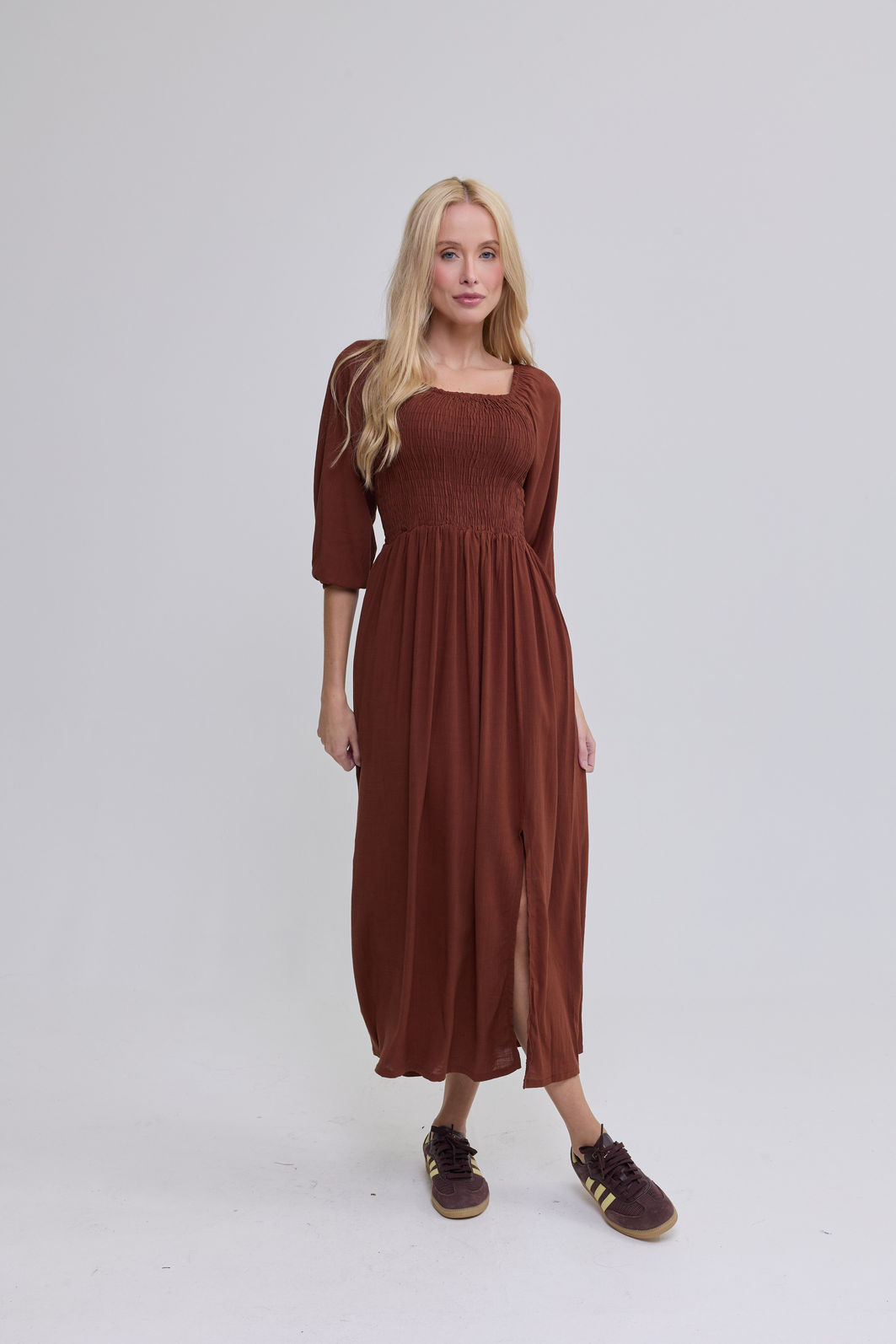 VESTIDO MIDI BARBARA LISO MARROM TRUFADO VESTIDO MIDI BARBARA LISO MARROM TRUFADO