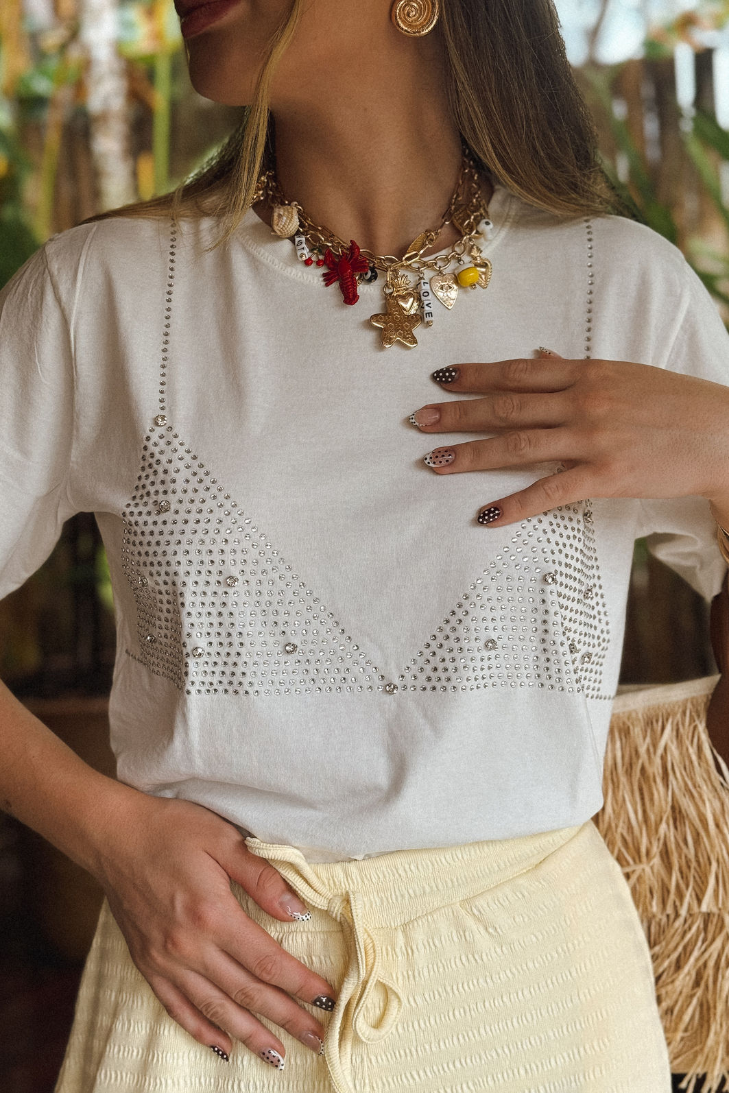 T-SHIRT ESTONADA TOP PEDRAS (COM APLICAÇÃO) OFF WHITE T-SHIRT ESTONADA TOP PEDRAS (COM APLICAÇÃO) OFF WHITE