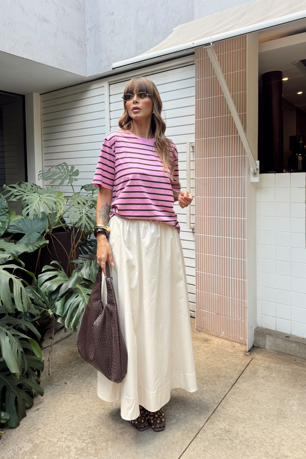 T-SHIRT TRADICIONAL LISTRADA MARROM ROSA