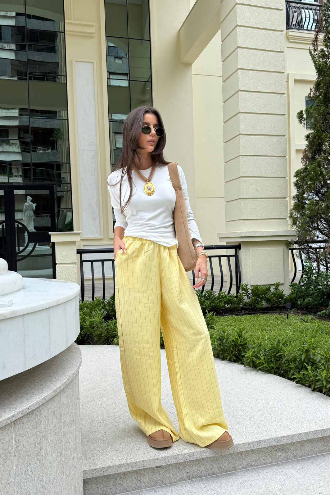 CALÇA PANTALONA RISCA DE GIZ LIA AMARELO MANTEIGA