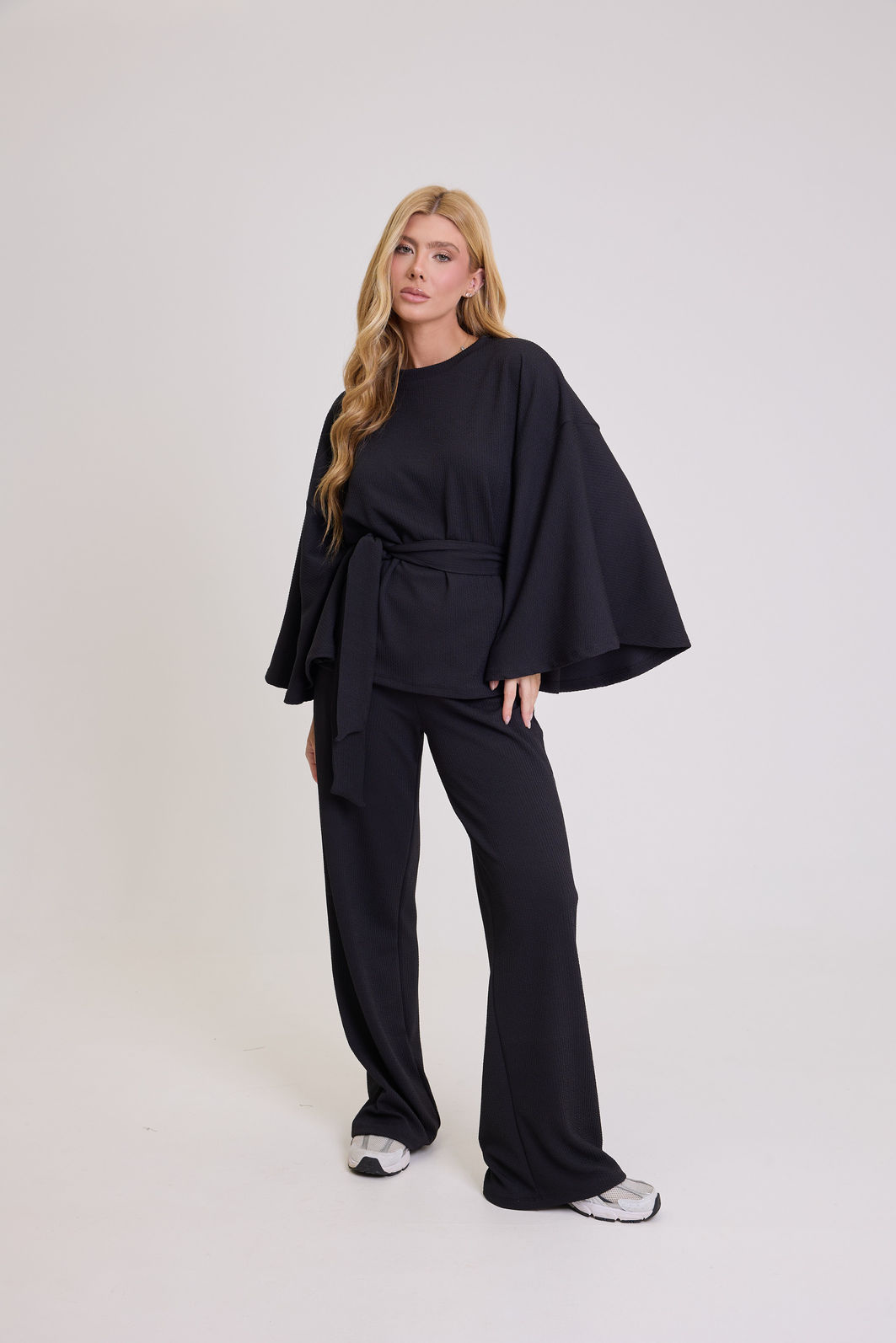 CALÇA PANTALONA COM ELASTICO NA CINTURA E BOLSOS LUIZA PRETA CALÇA PANTALONA COM ELASTICO NA CINTURA E BOLSOS LUIZA PRETA