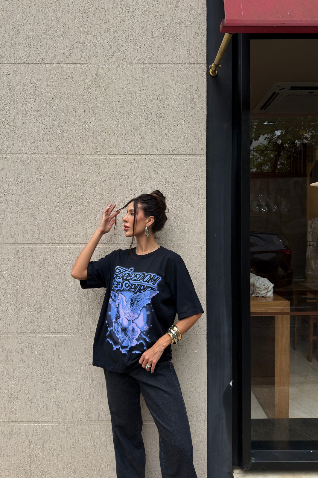 T-SHIRT OVERSIZED FREEDOM OF SPIRIT (COM METAIS) PRETA