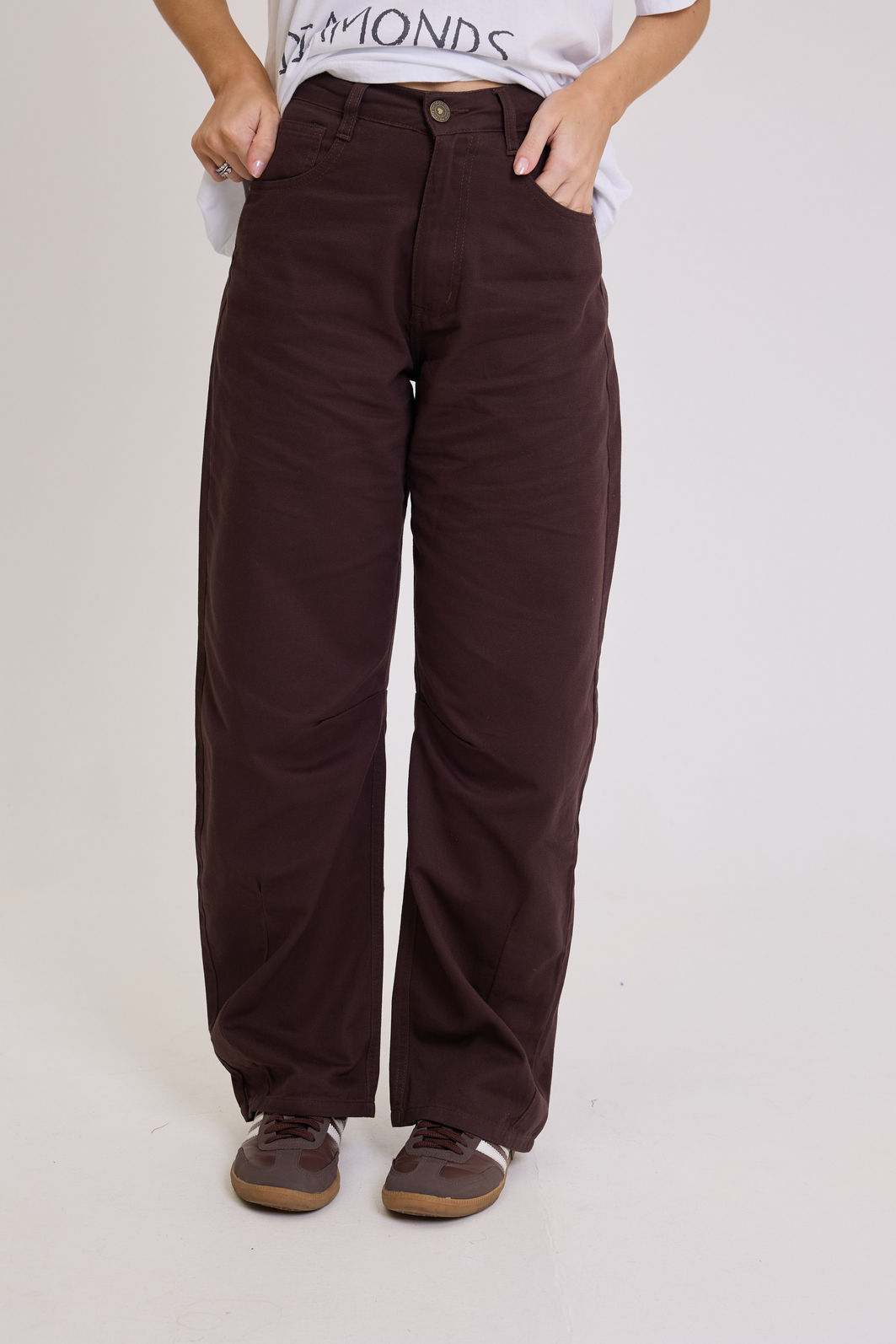 CALÇA SARJA BARREL LOLA MARROM CALÇA SARJA BARREL LOLA MARROM