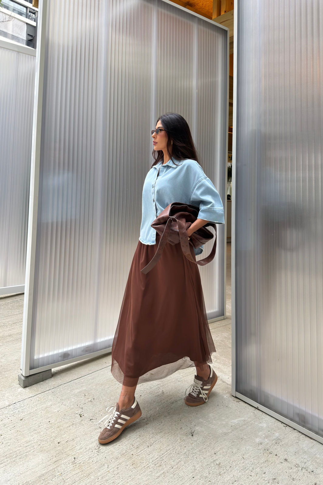 SAIA MIDI TULE COM FORRO LISA CHLOE MARROM SAIA MIDI TULE COM FORRO LISA CHLOE MARROM