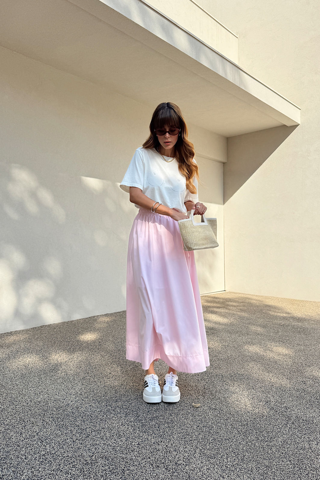 SAIA MIDI COM BOLSOS E FORRO LIVIA ROSA CLARO SAIA MIDI COM BOLSOS E FORRO LIVIA ROSA CLARO