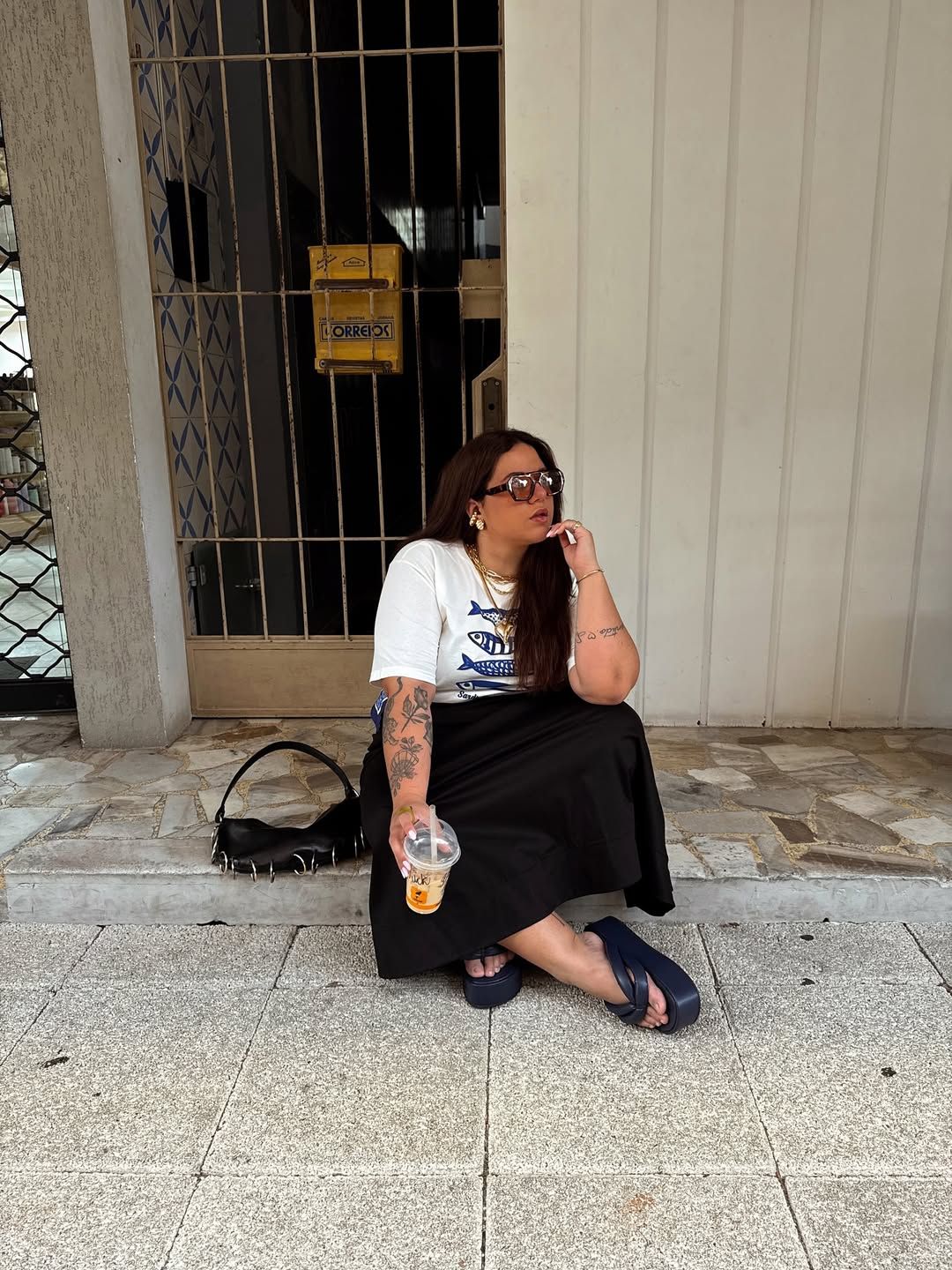 saia midi livia preta saia midi livia preta