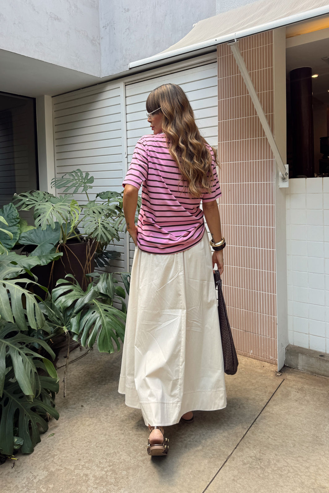 T-SHIRT TRADICIONAL LISTRADA MARROM ROSA