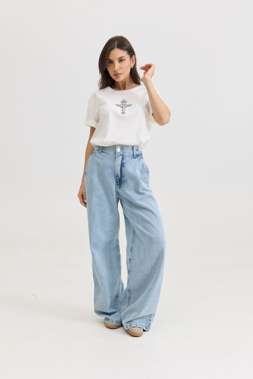 T-SHIRT ESTONADA CRUZ PEDRARIAS (COM APLIQUE) OFF WHITE T-SHIRT ESTONADA CRUZ PEDRARIAS (COM APLIQUE) OFF WHITE