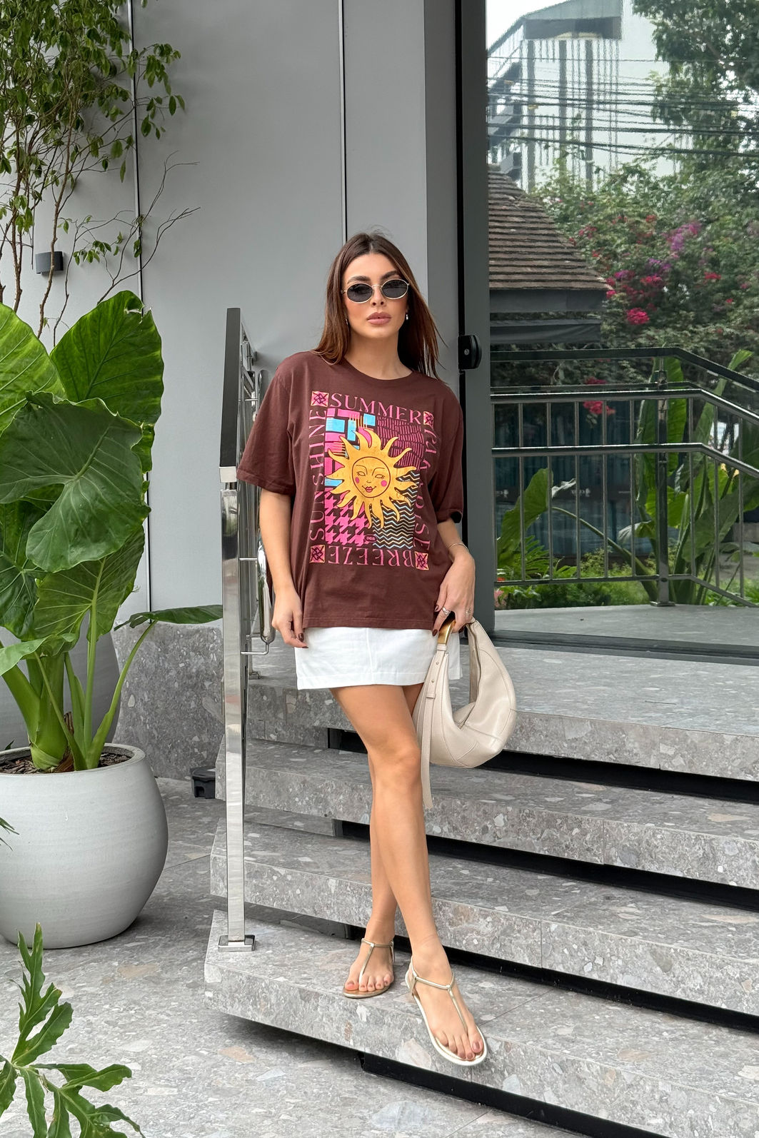 T-SHIRT OVERSIZED SUMMER BREEZE MARROM CHOCOLATE