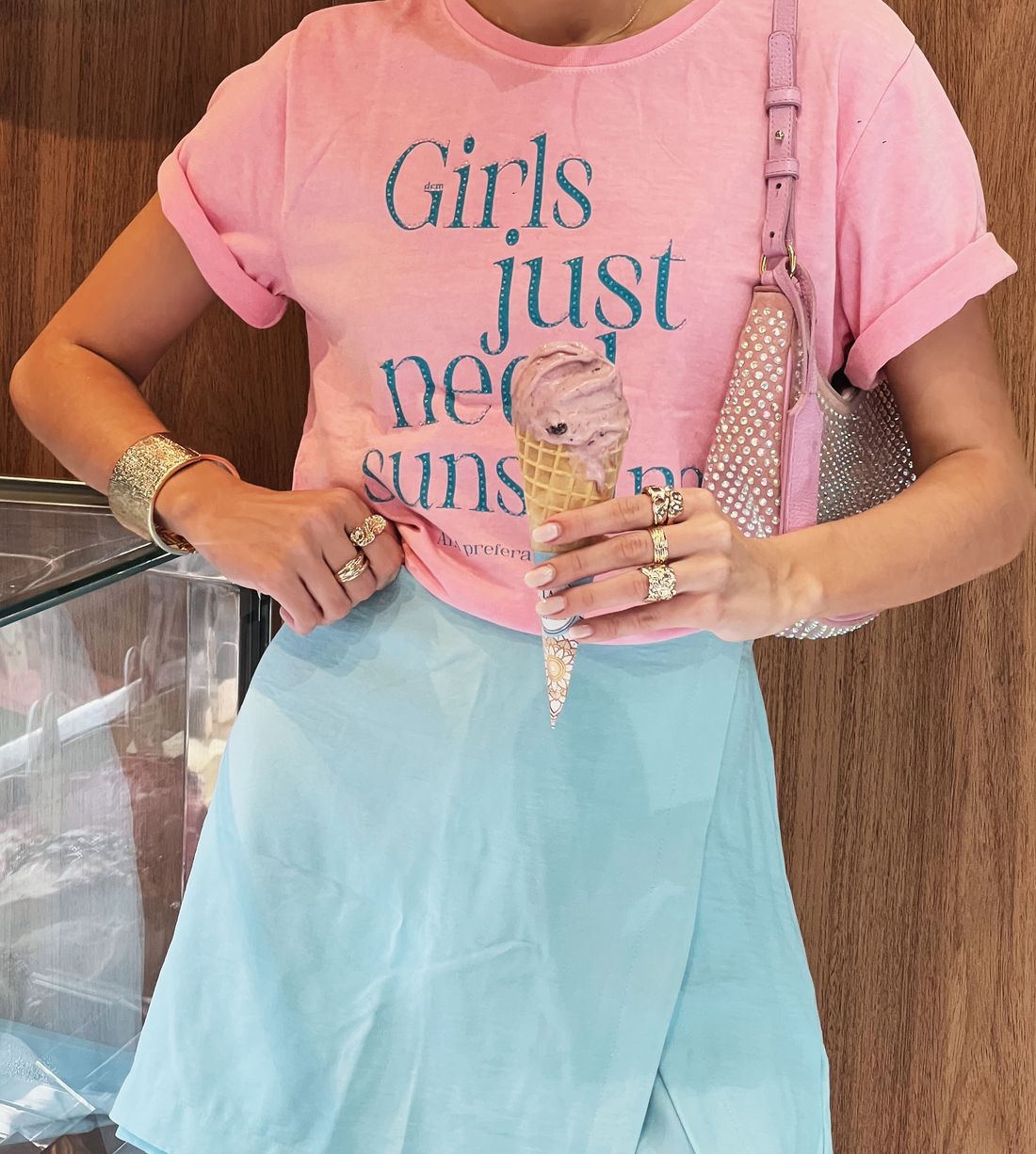 T-SHIRT ESTONADA GIRLS JUST NEED (COM STRASS) ROSA CHICLETE T-SHIRT ESTONADA GIRLS JUST NEED (COM STRASS) ROSA CHICLETE