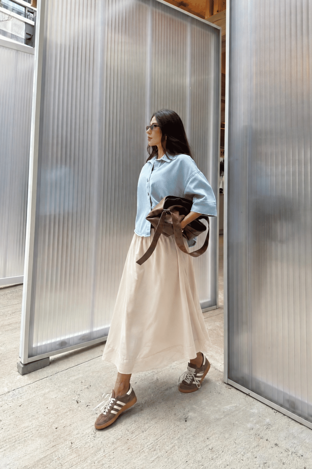 SAIA MIDI COM BOLSOS LIVIA AREIA SAIA MIDI COM BOLSOS LIVIA AREIA