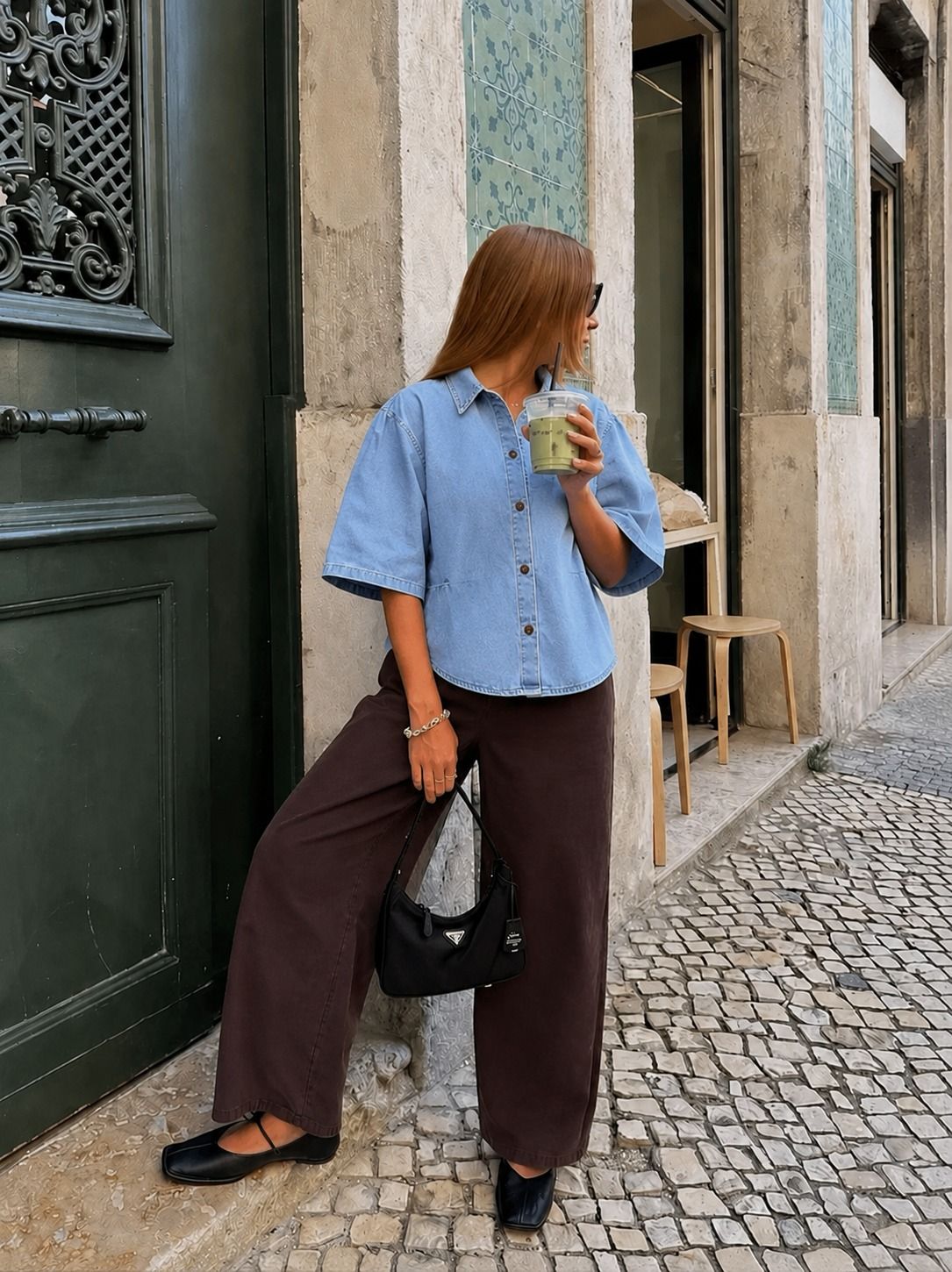 CAMISA JEANS MANGA CURTA COM BARRA ARREDONDADA LUIZA AZUL CLARO CAMISA JEANS MANGA CURTA COM BARRA ARREDONDADA LUIZA AZUL CLARO