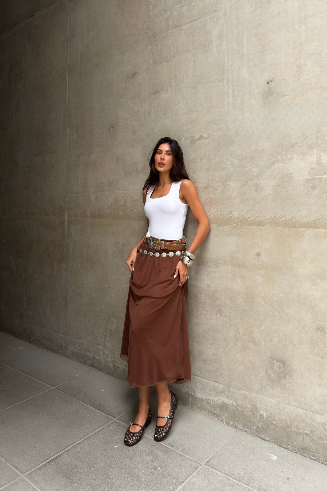 SAIA MIDI TULE COM FORRO LISA CHLOE MARROM SAIA MIDI TULE COM FORRO LISA CHLOE MARROM