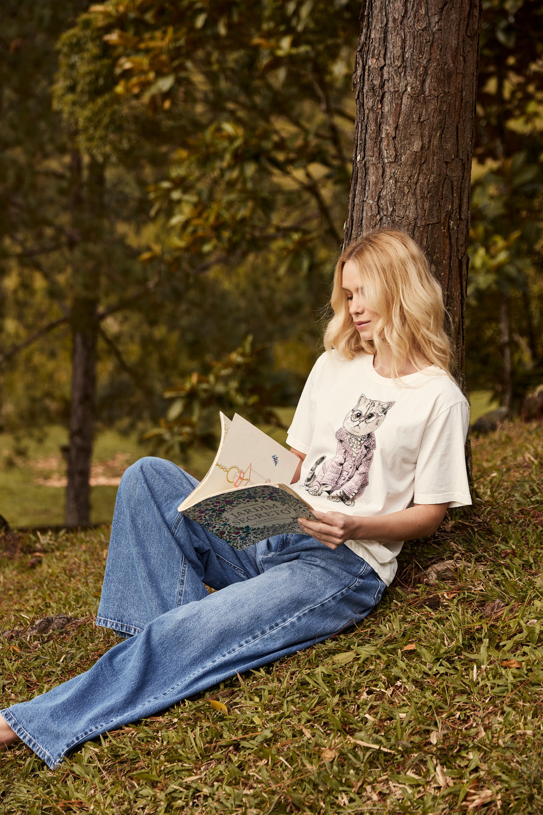 T-SHIRT ESTONADA GATA CLASSY (COM STRASS) OFF WHITE T-SHIRT ESTONADA GATA CLASSY (COM STRASS) OFF WHITE