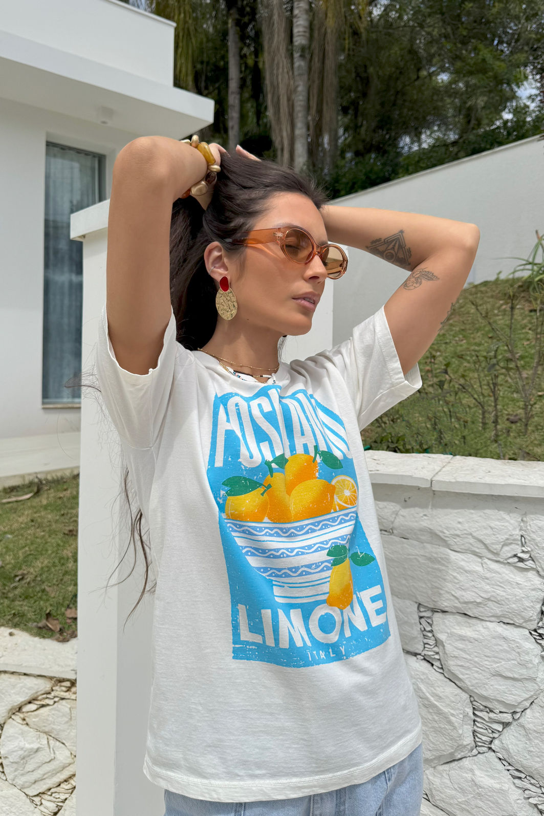 T-SHIRT ESTONADA POSITANO LIMONE ESTAMPA AZUL OFF WHITE