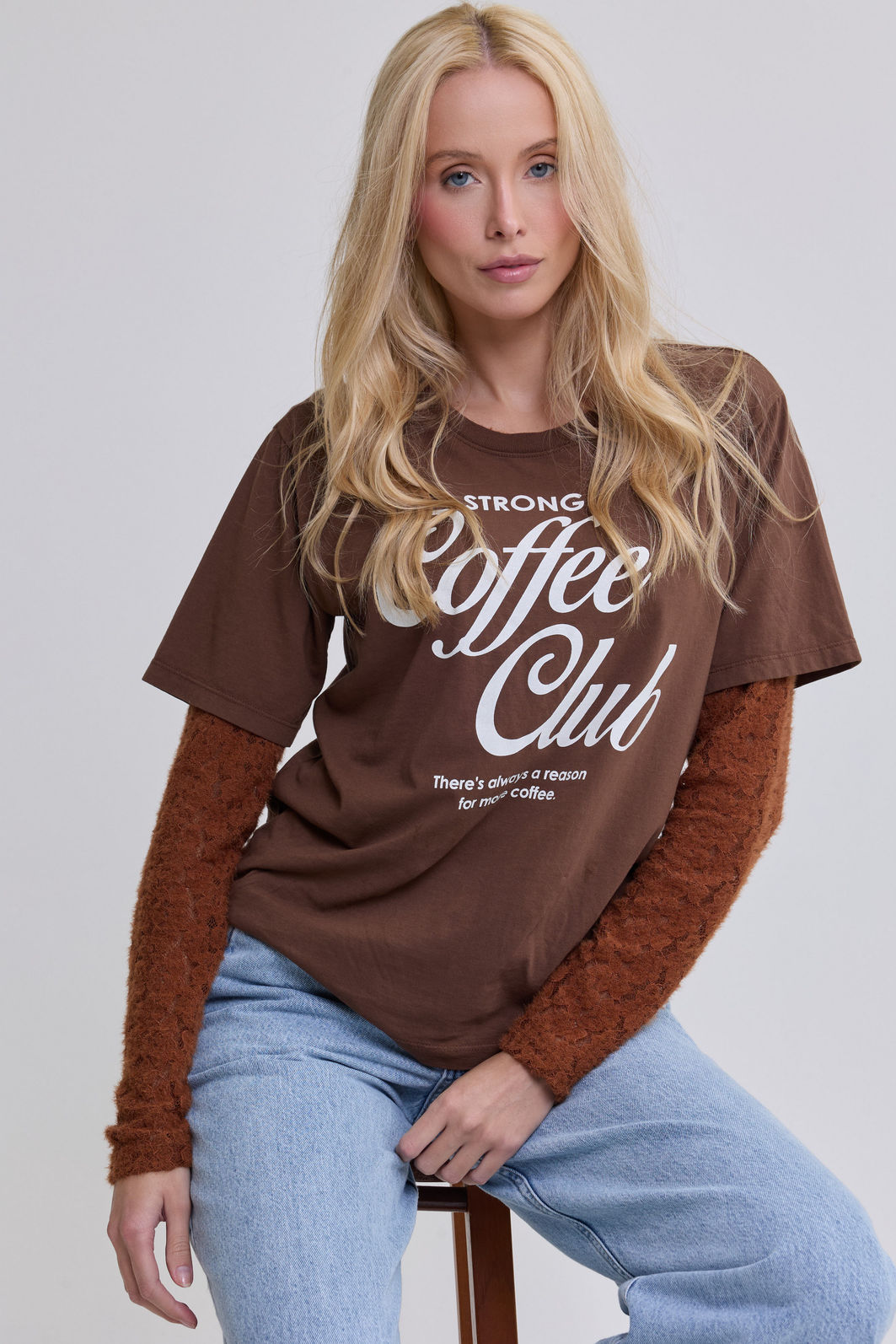 T-SHIRT ESTONADA COFFEE CLUB MARROM CAFÉ T-SHIRT ESTONADA COFFEE CLUB MARROM CAFÉ