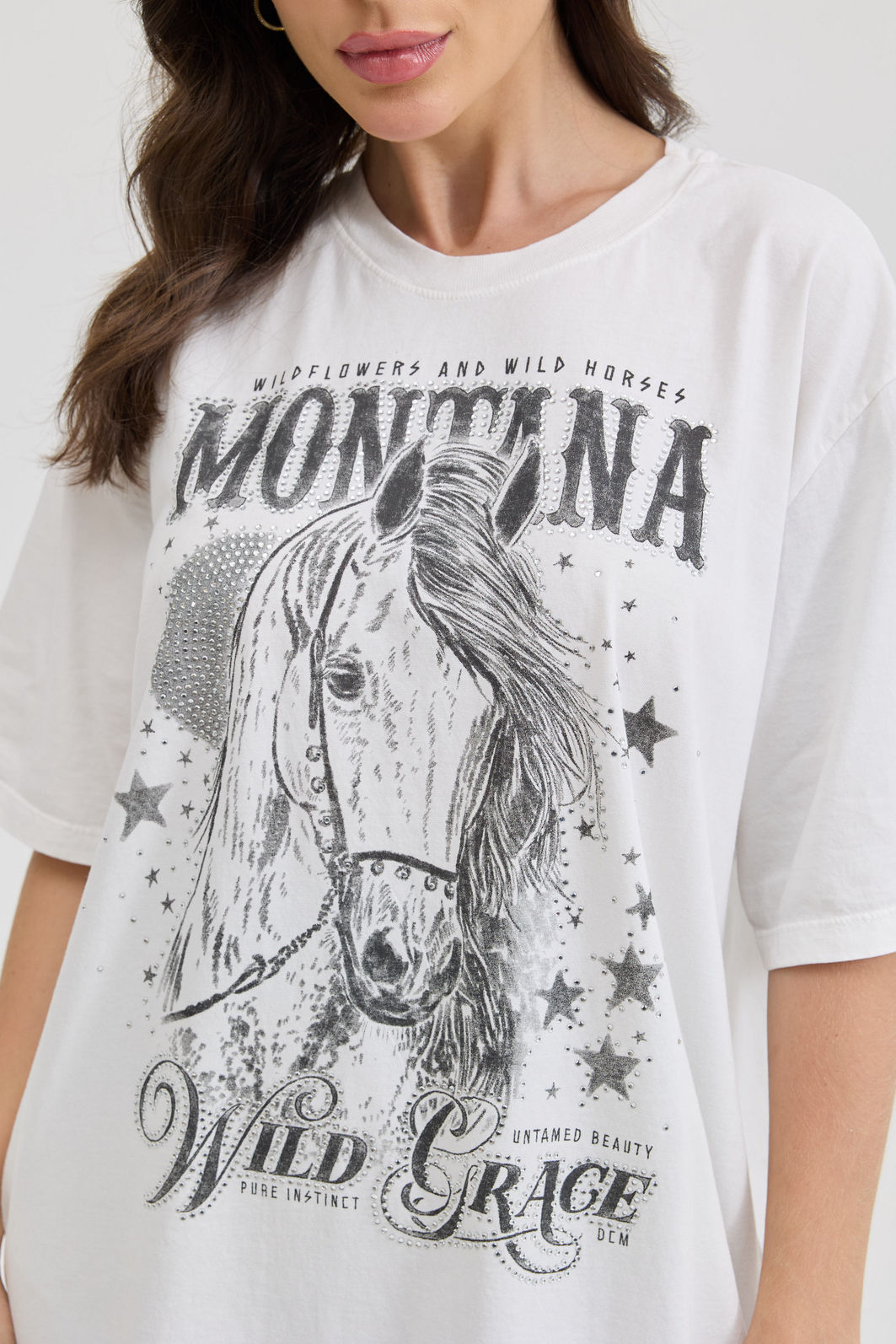 T-SHIRT OVERSIZED MONTANA WILD (COM STRASS) OFF WHITE T-SHIRT OVERSIZED MONTANA WILD (COM STRASS) OFF WHITE