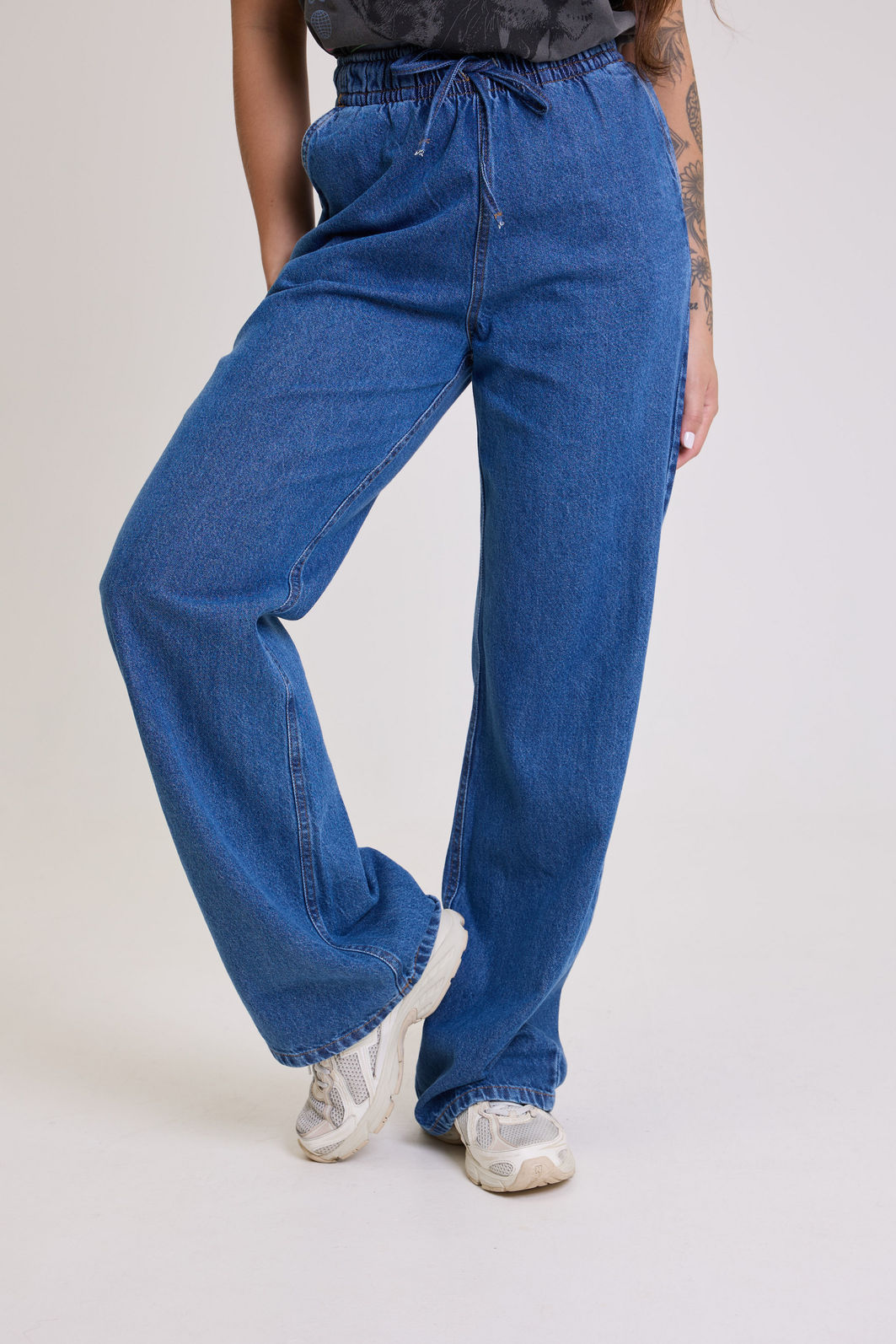CALÇA JEANS COM ELASTICO NA CINTURA E BOLSOS PRI AZUL ESCURO CALÇA JEANS COM ELASTICO NA CINTURA E BOLSOS PRI AZUL ESCURO
