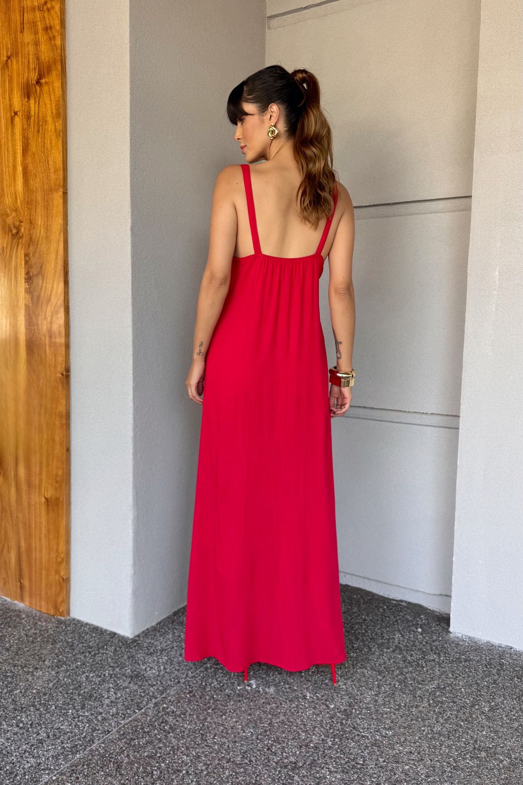 VESTIDO LONGO GLOWING COM ALÇA DE METAL VERMELHO VESTIDO LONGO GLOWING COM ALÇA DE METAL VERMELHO