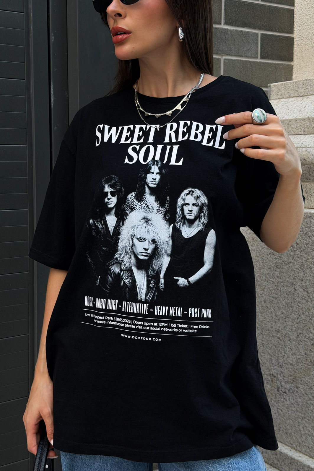 T-SHIRT OVERSIZED SWEET REBEL SOUL PRETA