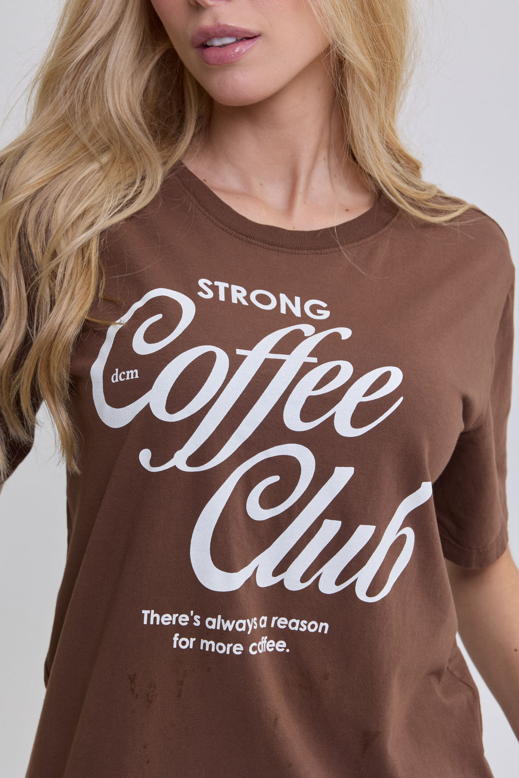T-SHIRT ESTONADA COFFEE CLUB MARROM CAFÉ T-SHIRT ESTONADA COFFEE CLUB MARROM CAFÉ